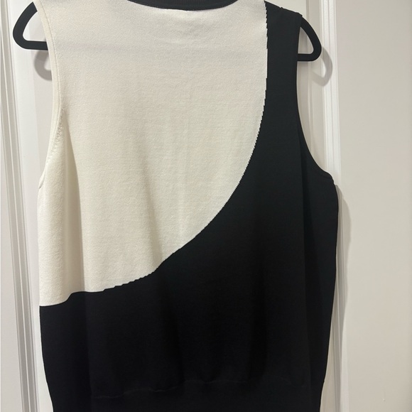 **SALE** Worthington Black & White Colorblock Sleeveless Top, NEW, no tag - Picture 2 of 3